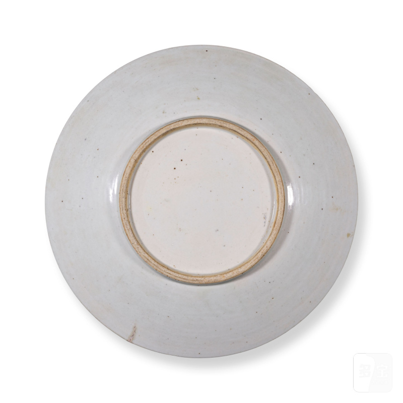 清 十八世紀 粉彩紋章圖盤三件 | TROIS ASSIETTES EN PORCELAINE À DÉCOR ARMORIÉ - 图13